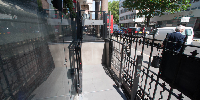 wheelchair lift at doubletree hilton marble arch