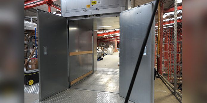 Open at both ends heavy duty goods lift in a warehouse